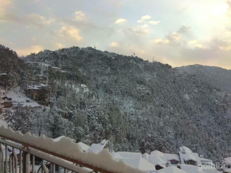 Hotel Basera Далхаузи Екстериор снимка