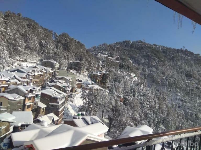 Hotel Basera Далхаузи Екстериор снимка