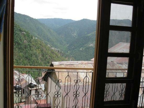 Hotel Basera Далхаузи Екстериор снимка
